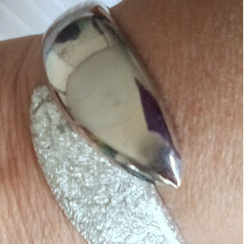Silver‎ Tone Textured and Polished Bypass Hinged Bangle Bracelet Statement Piece - Picture 3 of 9